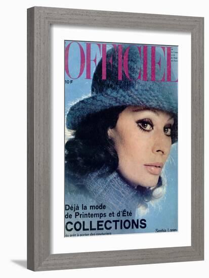 L'Officiel, 1975 - Sophia Loren, Chapeau de Jean Barthet, en Mousseline de Mohair Surpiquée-Guégan-Framed Premium Giclee Print