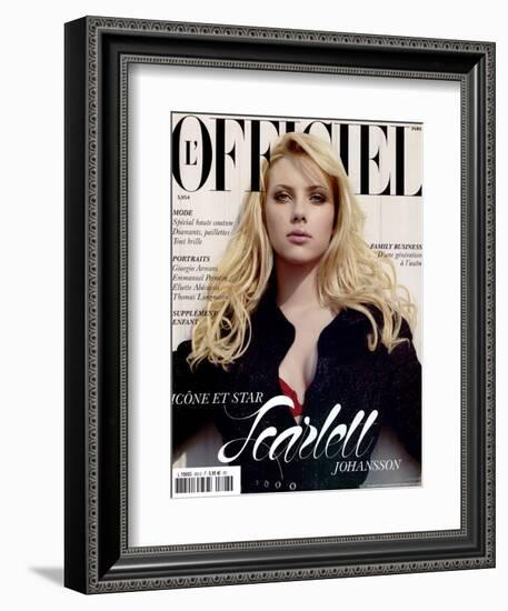 L'Officiel 2005 - Scarlett Johansson Porte un Trench en Soie Noir Pailleté Dior par John Galliano-David Ferma-Framed Premium Giclee Print