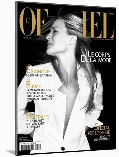 L'Officiel, April 2007 - Robin Wright Penn Porte une Veste Yves Saint Laurent-Daniel Gebbay-Mounted Art Print