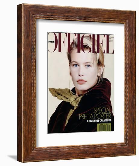 L'Officiel, August 1989 - Claudia Porte un Ensemble de Romeo Gigli-Pietro Privitera-Framed Premium Giclee Print