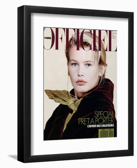 L'Officiel, August 1989 - Claudia Porte un Ensemble de Romeo Gigli-Pietro Privitera-Framed Premium Giclee Print