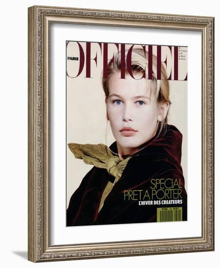 L'Officiel, August 1989 - Claudia Porte un Ensemble de Romeo Gigli-Pietro Privitera-Framed Art Print