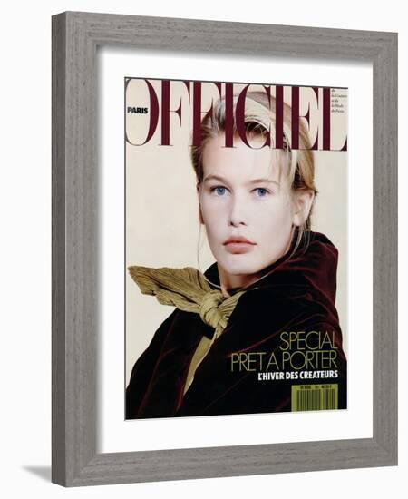 L'Officiel, August 1989 - Claudia Porte un Ensemble de Romeo Gigli-Pietro Privitera-Framed Art Print