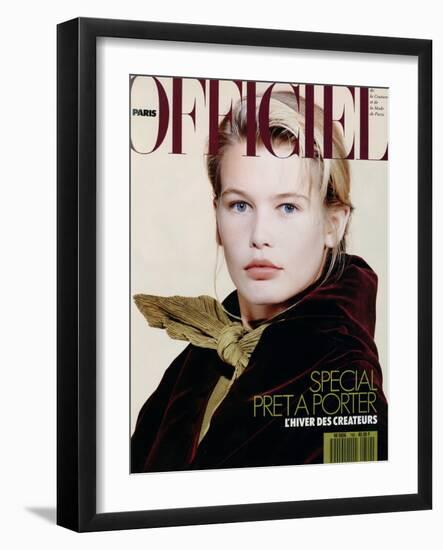 L'Officiel, August 1989 - Claudia Porte un Ensemble de Romeo Gigli-Pietro Privitera-Framed Art Print