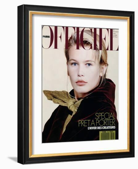 L'Officiel, August 1989 - Claudia Porte un Ensemble de Romeo Gigli-Pietro Privitera-Framed Art Print