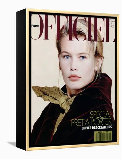 L'Officiel, August 1989 - Claudia Porte un Ensemble de Romeo Gigli-Pietro Privitera-Framed Stretched Canvas