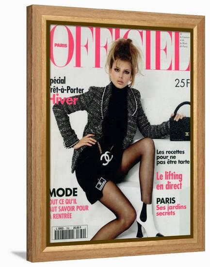 L'Officiel, August 1994 - Bridget Hall, Star Des Tops Models Porte Le Nouveau Chanel-Francesco Scavullo-Framed Stretched Canvas