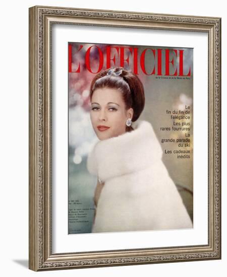 L'Officiel - Cape de Vison Jasmine Emba de Maurice Kotler, Bijoux de Boucheron-Arsac-Framed Art Print