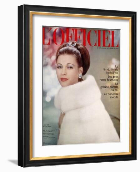 L'Officiel - Cape de Vison Jasmine Emba de Maurice Kotler, Bijoux de Boucheron-Arsac-Framed Art Print