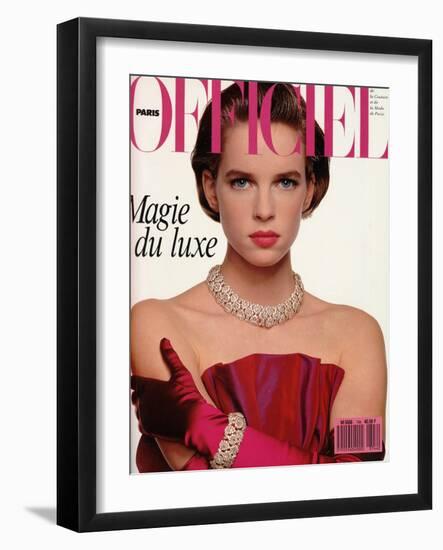 L'Officiel, December 1988 - Nicola Porte une Robe-Bustier de Givenchy-Hiromasa-Framed Art Print