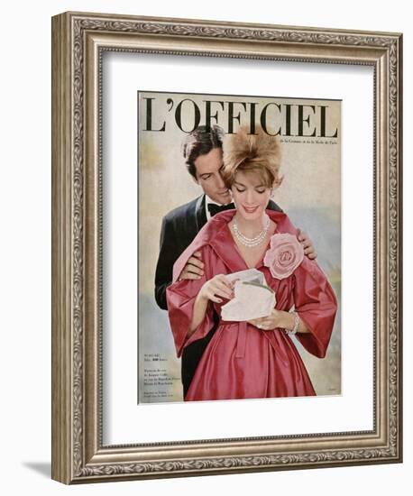 L'Officiel - Manteau du Soir de Jacques Griffe en Soie de Bianchini-Férier, Bijoux de Boucheron-Philippe Pottier-Framed Premium Giclee Print