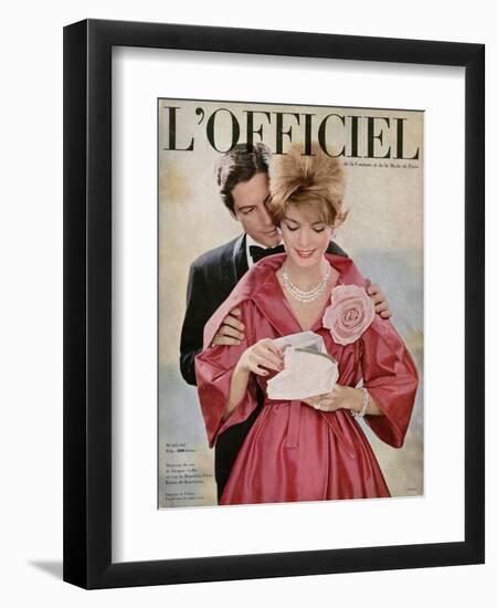 L'Officiel - Manteau du Soir de Jacques Griffe en Soie de Bianchini-Férier, Bijoux de Boucheron-Philippe Pottier-Framed Premium Giclee Print