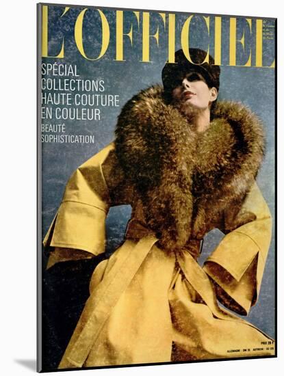 L'Officiel, May 1972 - Chasuble de Pierre Cardin-Michaël Doster-Mounted Art Print