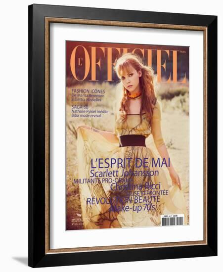 L'Officiel, May 2008 - Christina Ricci Porte une Robe en Organza Jaune Imprimé Abstrait, Prada-Guy Aroch-Framed Art Print