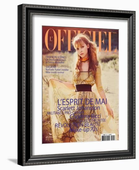 L'Officiel, May 2008 - Christina Ricci Porte une Robe en Organza Jaune Imprimé Abstrait, Prada-Guy Aroch-Framed Art Print