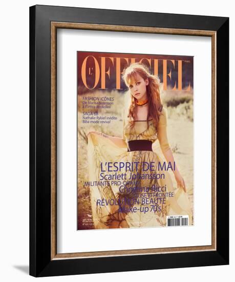 L'Officiel, May 2008 - Christina Ricci Porte une Robe en Organza Jaune Imprimé Abstrait, Prada-Guy Aroch-Framed Premium Giclee Print