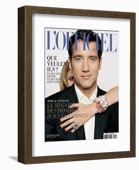 L'Officiel, May 2009 - Clive Owen Porte un Costume Giorgio Armani-Harri Peccinotti-Framed Premium Giclee Print