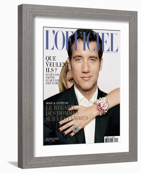 L'Officiel, May 2009 - Clive Owen Porte un Costume Giorgio Armani-Harri Peccinotti-Framed Art Print