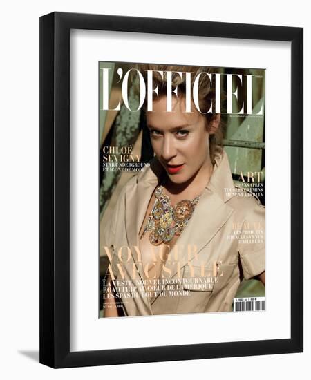 L'Officiel, November 2009 - Chloë-Todd Cole-Framed Premium Giclee Print