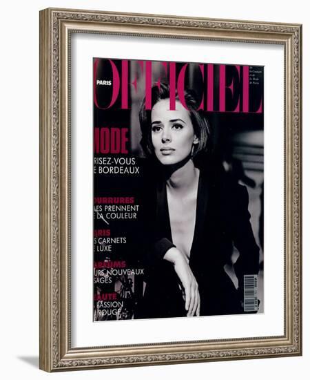 L'Officiel, October-November 1992 - Lara Harris, Qui Porte une Veste Smoking de Giorgio Armani-Peter Lindbergh-Framed Art Print