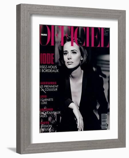 L'Officiel, October-November 1992 - Lara Harris, Qui Porte une Veste Smoking de Giorgio Armani-Peter Lindbergh-Framed Art Print