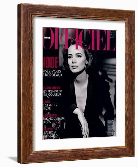 L'Officiel, October-November 1992 - Lara Harris, Qui Porte une Veste Smoking de Giorgio Armani-Peter Lindbergh-Framed Art Print