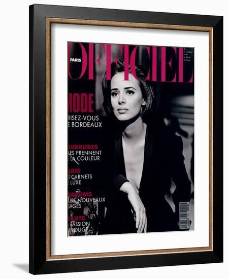 L'Officiel, October-November 1992 - Lara Harris, Qui Porte une Veste Smoking de Giorgio Armani-Peter Lindbergh-Framed Art Print