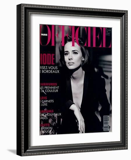 L'Officiel, October-November 1992 - Lara Harris, Qui Porte une Veste Smoking de Giorgio Armani-Peter Lindbergh-Framed Art Print