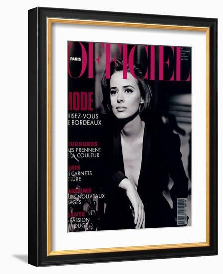 L'Officiel, October-November 1992 - Lara Harris, Qui Porte une Veste Smoking de Giorgio Armani-Peter Lindbergh-Framed Art Print