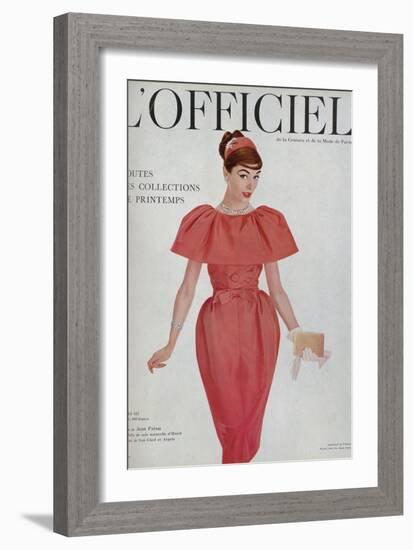 L'Officiel - Robe de Jean Patou en Faille de Soie Naturelle d'Hurel, Bijoux de Van Cleef et Arpels-Philippe Pottier-Framed Art Print