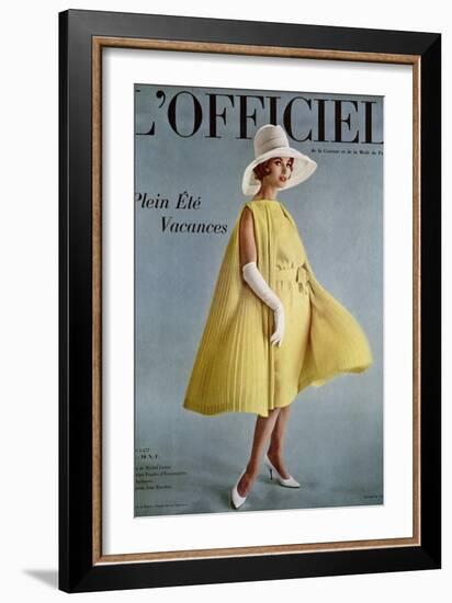 L'Officiel - Robe de Michel Goma en Crêpe Poudre d'Escampette de Ducharne, Chapeau de Jean Barthet-Roland de Vassal-Framed Art Print