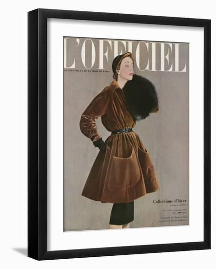 L'Officiel, September 1950 - Ensemble de Christian Dior en Velours de Marcel Guillemin-Philippe Pottier-Framed Art Print