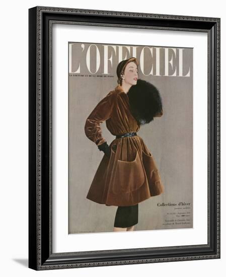 L'Officiel, September 1950 - Ensemble de Christian Dior en Velours de Marcel Guillemin-Philippe Pottier-Framed Art Print