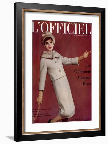 L'Officiel, September 1960 - Tailleur en Lanvin Castillo en Ninotchka de Ducharne-Arsac-Framed Art Print