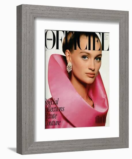 L'Officiel, September 1988 - Thérèse Porte une Cape-Fourreau À Col Corolle de Pierre Cardin-Jonathan Lennard-Framed Premium Giclee Print