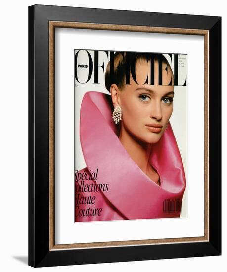 L'Officiel, September 1988 - Thérèse Porte une Cape-Fourreau À Col Corolle de Pierre Cardin-Jonathan Lennard-Framed Premium Giclee Print