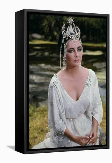 L'oiseau Bleu THE BLUE BIRD by George Cukor with Elizabeth Taylor, 1976 (photo)-null-Framed Stretched Canvas