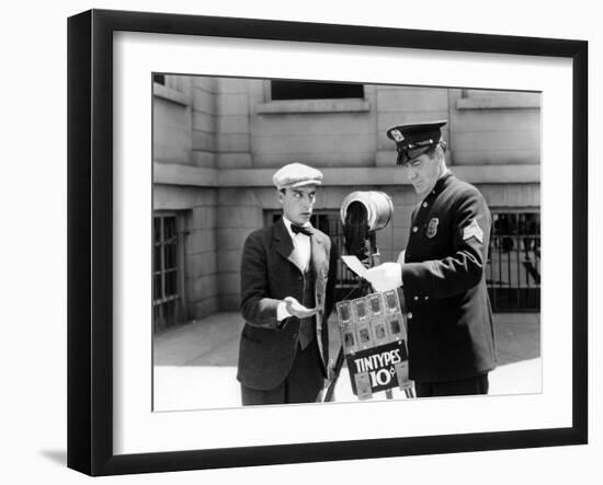 L'Operateur The Cameraman by EdwardSedgwick with Buster Keaton, 1928 Film muet --- Silent movie (b/-null-Framed Photo