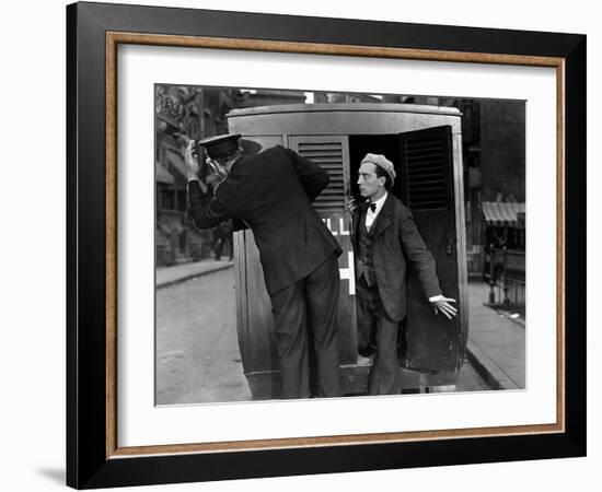 L'Operateur The Cameraman by EdwardSedgwick with Buster Keaton, 1928 Film muet --- Silent movie (b/-null-Framed Photo