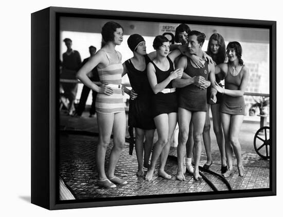 L'Operateur The Cameraman by EdwardSedgwick with Buster Keaton and Marceline Day (right droite), 19-null-Framed Stretched Canvas