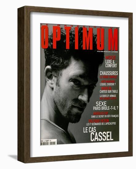 L'Optimum, April-May 1999 - Vincent Cassel Porte un Tee-Shirt Col V en Coton Chiné Calvin Klein-Antonio Spinoza-Framed Art Print