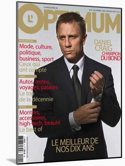 L'Optimum, December 2006-January 2007 - Daniel Craig Est Habillé Par Brioni, Montre Omega-null-Mounted Art Print