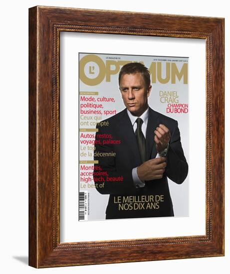 L'Optimum, December 2006-January 2007 - Daniel Craig Est Habillé Par Brioni, Montre Omega-null-Framed Premium Giclee Print