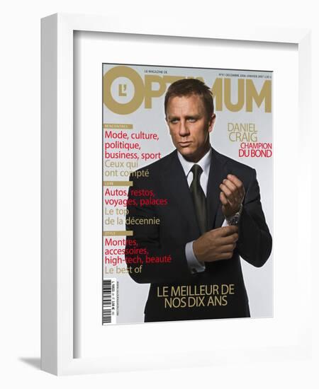 L'Optimum, December 2006-January 2007 - Daniel Craig Est Habillé Par Brioni, Montre Omega-null-Framed Premium Giclee Print