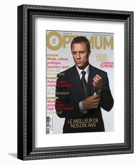 L'Optimum, December 2006-January 2007 - Daniel Craig Est Habillé Par Brioni, Montre Omega-null-Framed Premium Giclee Print