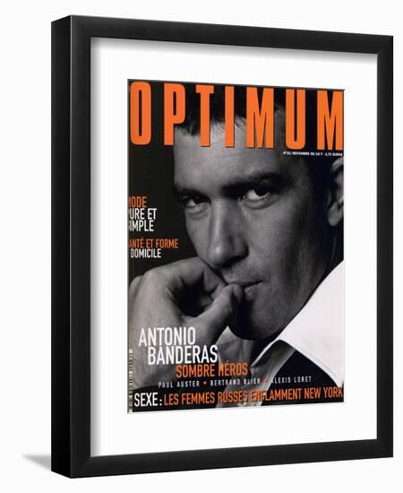 L'Optimum, November 1998 - Antonio Banderas Porte une Veste de Smoking et une Chemise Gucci-André Rau-Framed Premium Giclee Print