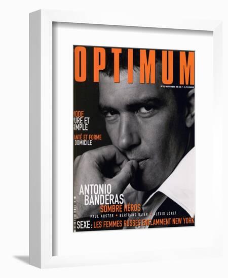 L'Optimum, November 1998 - Antonio Banderas Porte une Veste de Smoking et une Chemise Gucci-André Rau-Framed Premium Giclee Print