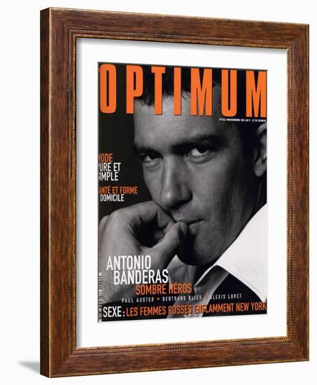 L'Optimum, November 1998 - Antonio Banderas Porte une Veste de Smoking et une Chemise Gucci-André Rau-Framed Art Print