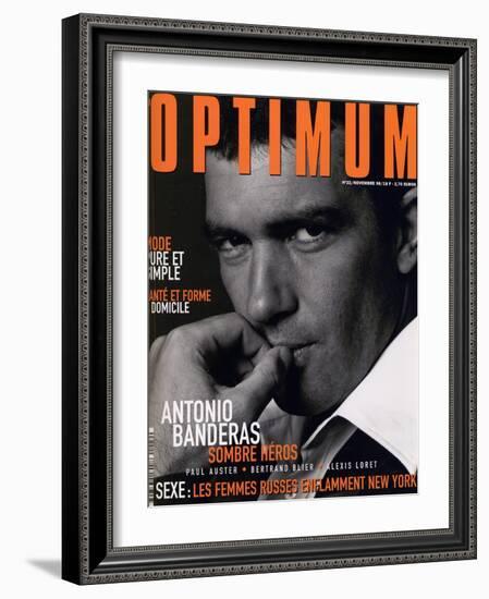 L'Optimum, November 1998 - Antonio Banderas Porte une Veste de Smoking et une Chemise Gucci-André Rau-Framed Art Print