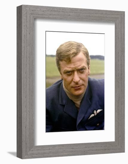 La Bataille d'Angleterre THE BATTLE OF BRITAIN by GuyHamilton with Michael Caine, 1969 (photo)-null-Framed Photo